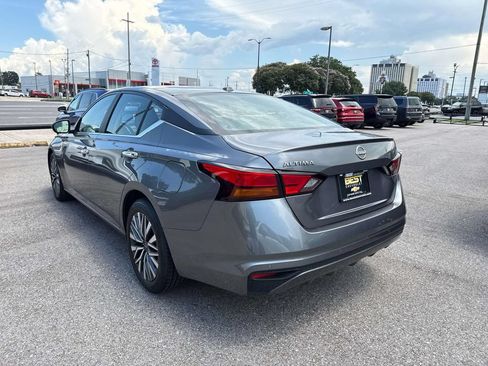 Used 2025 Nissan Altima 2.5 SV FWD image 5