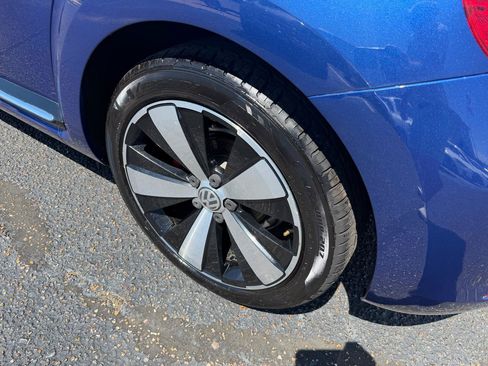 Used 2014 Volkswagen Beetle R-Line FWD image 11