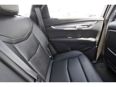 Used 2025 Cadillac XT5 Luxury FWD image 11