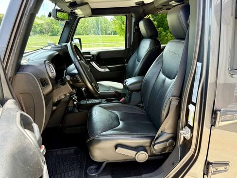 Used 2018 Jeep Wrangler Unlimited Sahara w/ Max Tow Package AWD/4WD image 10