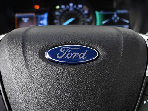 Used 2017 Ford Edge Titanium w/ Equipment Group 301A AWD/4WD image 34