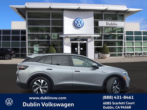 Used 2023 Volkswagen ID.4 Pro image 3