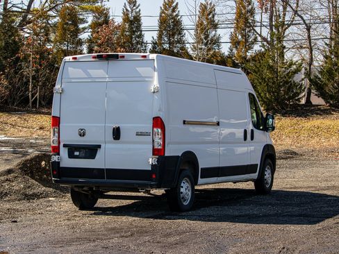 Used 2025 RAM ProMaster 2500 w/ Convenience Group FWD image 8