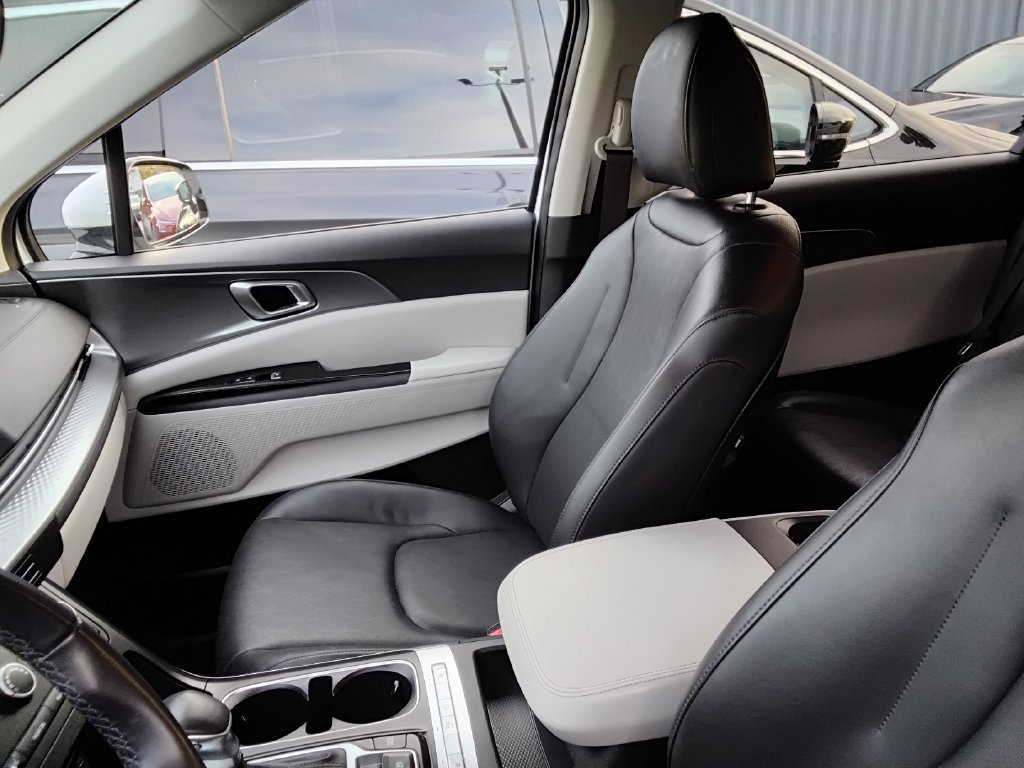 Used 2024 Kia Carnival LX FWD image 8