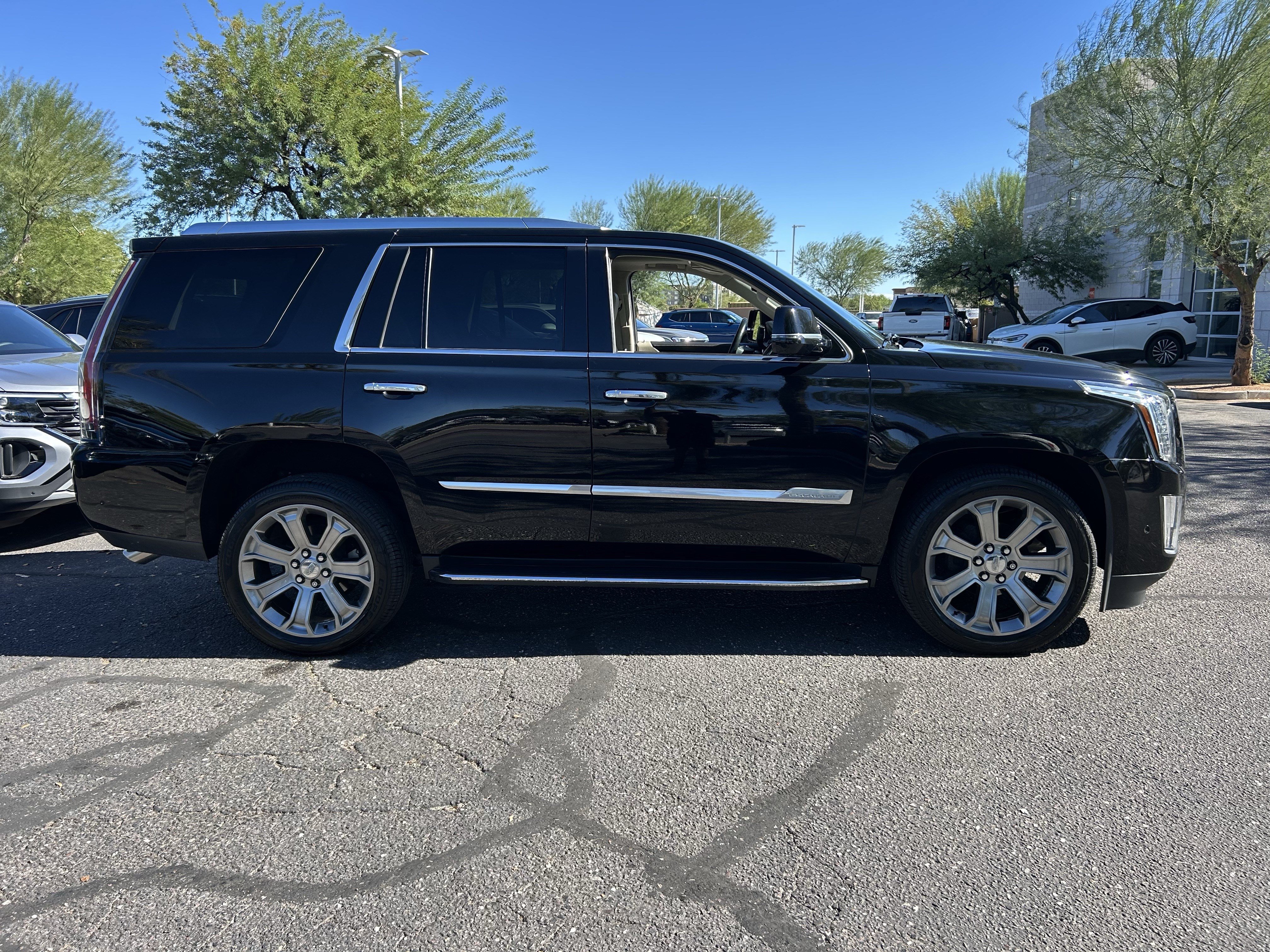 Used 2020 Cadillac Escalade Luxury w/ LPO, Radiant Package AWD/4WD image 5