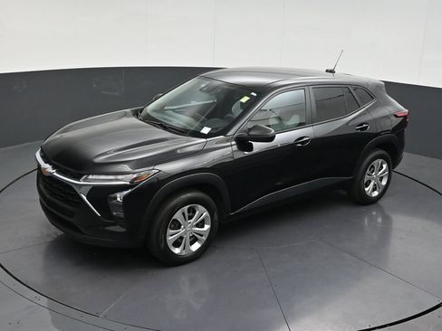 Used 2024 Chevrolet Trax LS FWD image 15