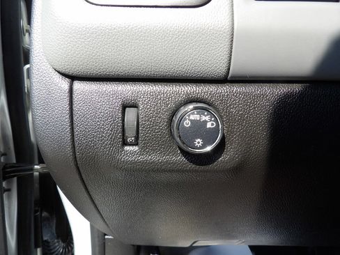 Used 2020 Chevrolet Colorado W/T RWD image 19