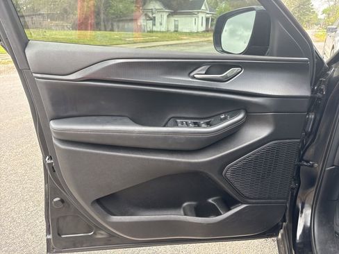 Used 2024 Jeep Grand Cherokee Altitude image 10