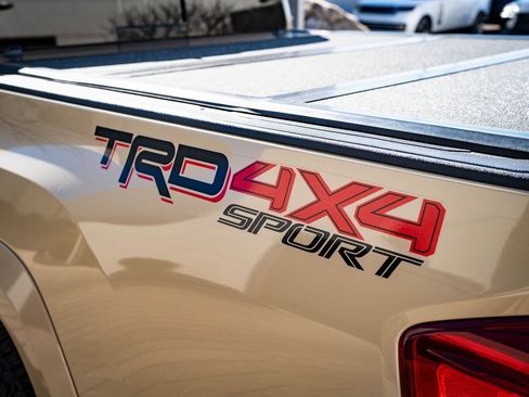 Used 2017 Toyota Tacoma TRD Sport image 20