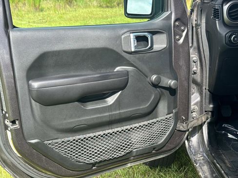 Used 2018 Jeep Wrangler Sport image 13