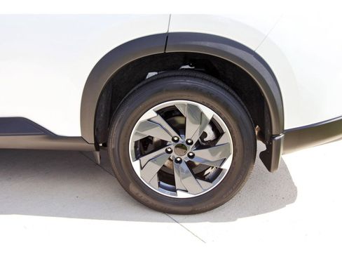 Used 2024 Nissan Rogue SV FWD image 30