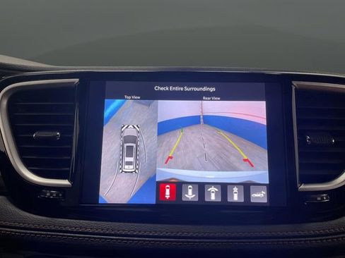 Used 2024 Chrysler Pacifica Pinnacle image 11