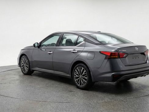 Used 2025 Nissan Altima 2.5 SV FWD image 6