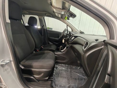 Used 2022 Chevrolet Trax LS w/ Tint and Cruise Package image 20