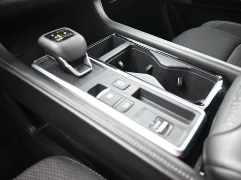 Used 2025 Nissan Pathfinder SV FWD image 25