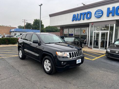 Used 2012 Jeep Grand Cherokee Laredo w/ Laredo E Group AWD/4WD image 3