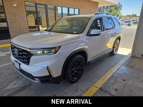 Used 2025 Honda Pilot Touring image 1