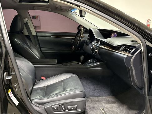 Used 2015 Lexus ES 350 w/ Luxury Package FWD image 23