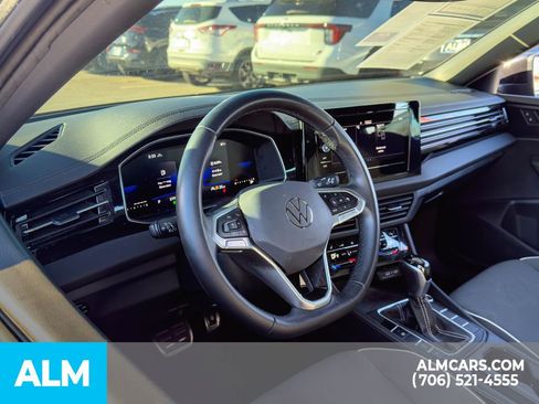 Used 2025 Volkswagen Jetta Sport image 10