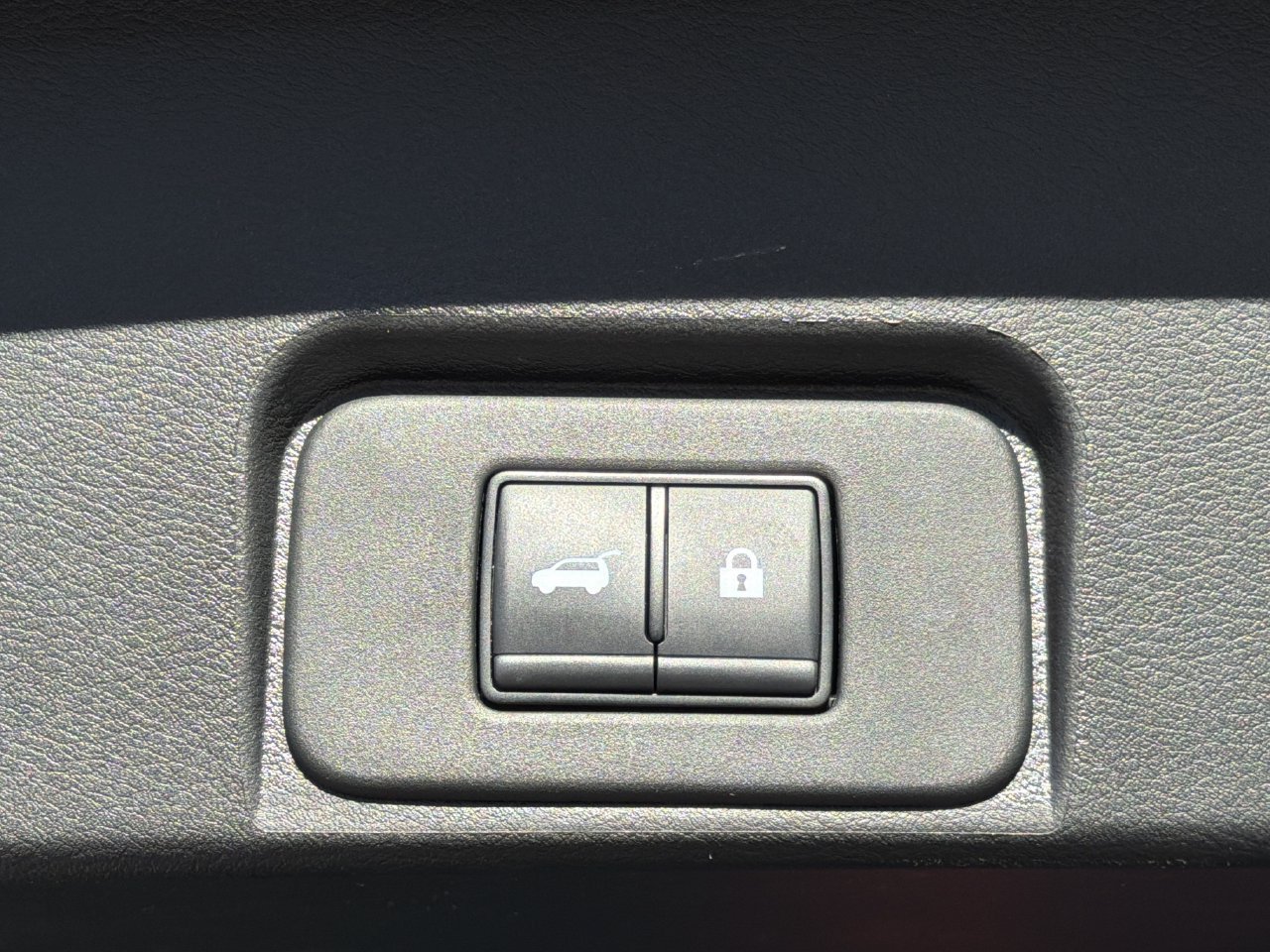 Used 2025 Nissan Rogue SV AWD/4WD image 26