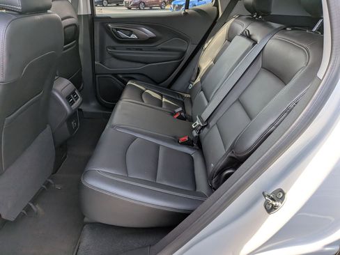 Used 2024 GMC Terrain SLT AWD/4WD image 30