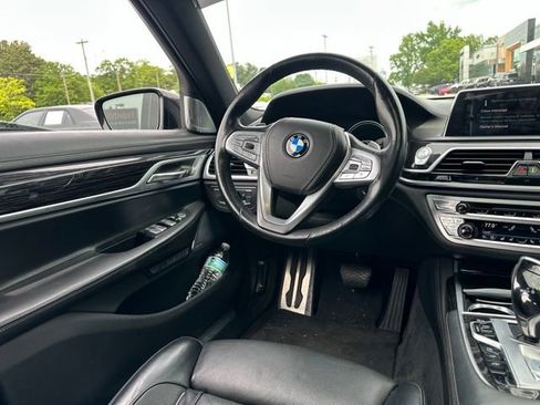 Used 2017 BMW 750i RWD image 17