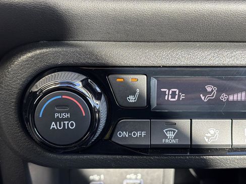 Used 2023 Nissan Kicks SR w/ SR Premium Package image 25