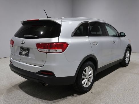 Used 2018 Kia Sorento LX AWD/4WD image 2
