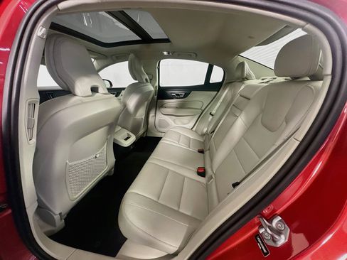 Used 2019 Volvo S60 T5 Momentum w/ Multimedia Package FWD image 28