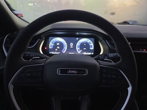 New 2025 Jeep Grand Cherokee L Limited AWD/4WD image 9