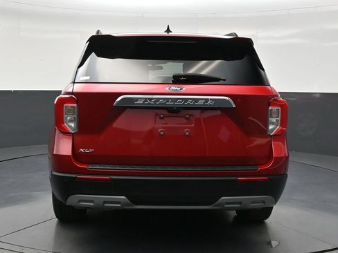 Used 2023 Ford Explorer XLT w/ Equipment Group 202A RWD image 4