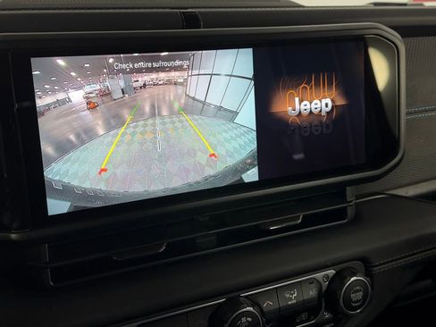 Used 2025 Jeep Wrangler Unlimited Rubicon 4xe image 19