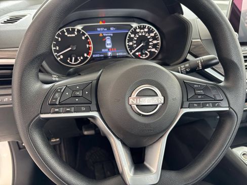 Used 2025 Nissan Altima 2.5 SV FWD image 28