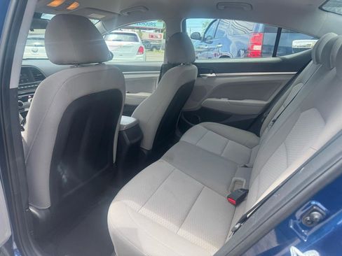 Used 2019 Hyundai Elantra SEL w/ Winter Weather Package FWD image 8