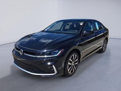 Used 2025 Volkswagen Jetta SE w/ Sunroof Package