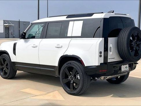 New 2026 Land Rover Defender 110 X-Dynamic SE image 3