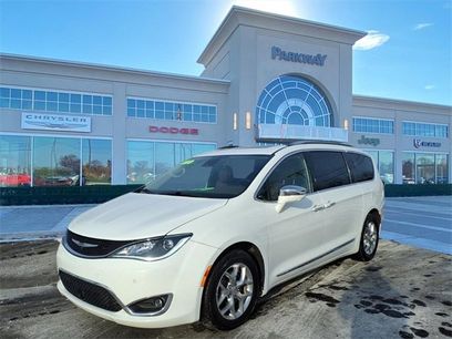 Used 2019 Chrysler Pacifica Limited w/ Advanced Safetytec Group