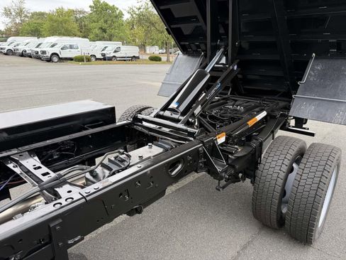 New 2025 Ford F550 4x4 Crew Cab image 11