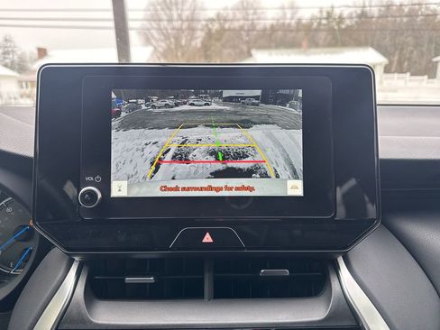 Used 2024 Toyota Venza LE image 12