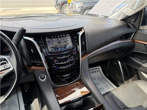 Used 2019 Cadillac Escalade ESV Premium Luxury RWD image 42