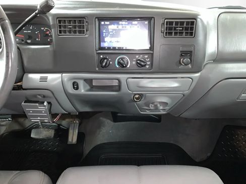 Used 2004 Ford F350 Lariat RWD image 17