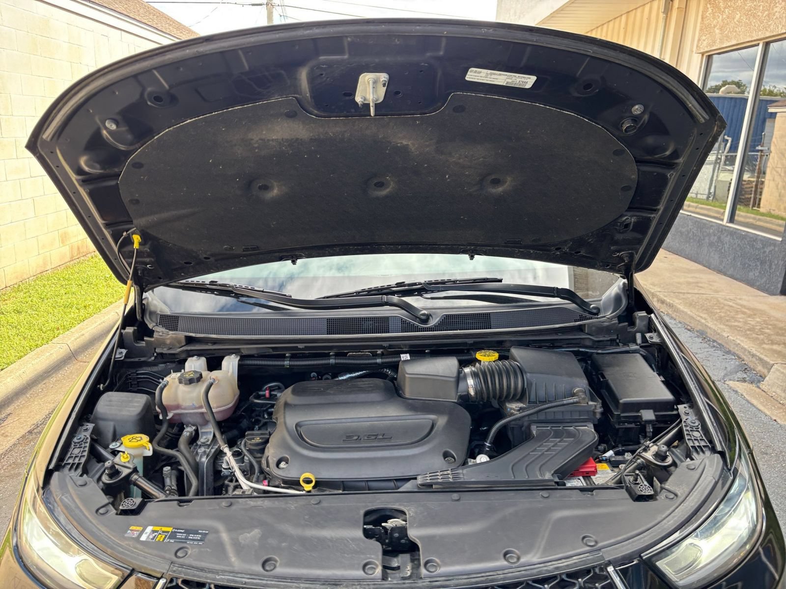 Used 2025 Chrysler Pacifica Select FWD image 34