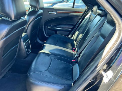 Used 2014 Chrysler 300 image 23