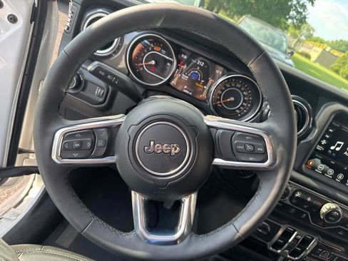 Used 2023 Jeep Wrangler Altitude image 30