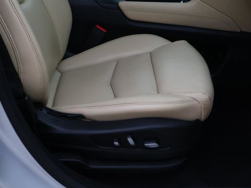 Used 2017 Cadillac XT5 Luxury image 17