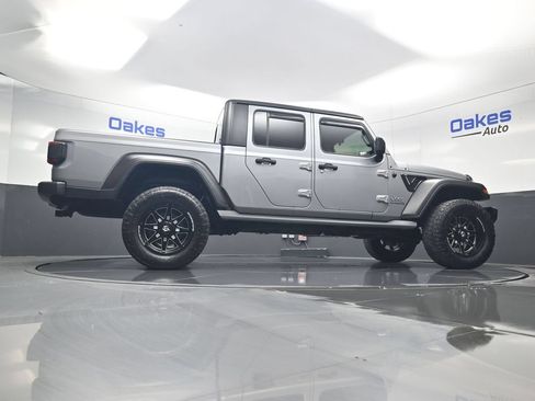 Used 2020 Jeep Gladiator Overland AWD/4WD image 47
