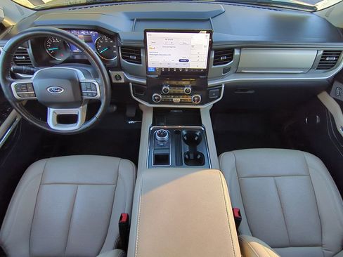 Used 2024 Ford Expedition XLT image 15