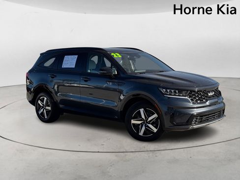 Certified 2023 Kia Sorento S w/ Panoramic Sunroof Package image 2