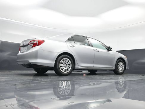 Used 2014 Toyota Camry LE FWD image 41