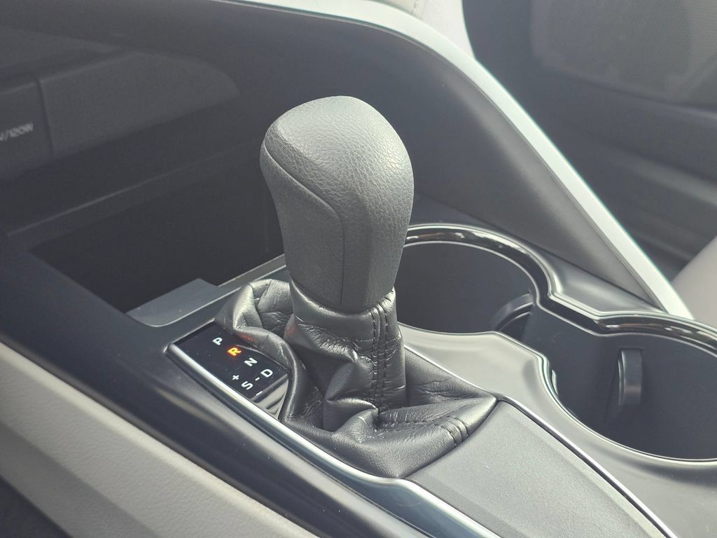 Used 2019 Toyota Camry LE FWD image 24